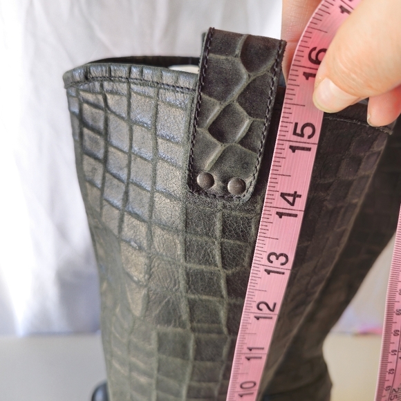 Born Black Textured Heeled Boots size 7.5 - Picture 4 of 16